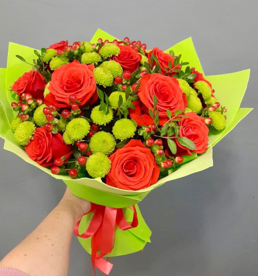 Букет цветов из: Хризантемы и Розы в Пседахе