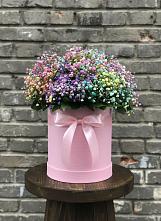 Цветочная композиция из Гипсофила и Розы в шляпной коробке в Пседахе