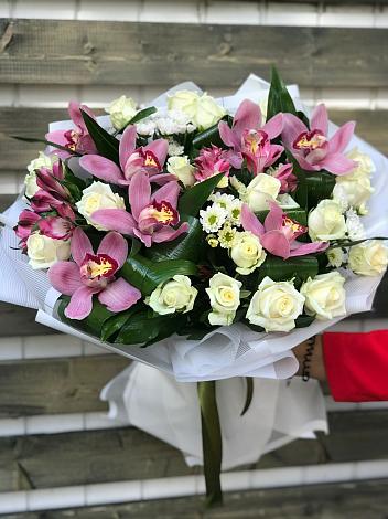 Букет цветов из: Розы и Хризантемы в Пседахе