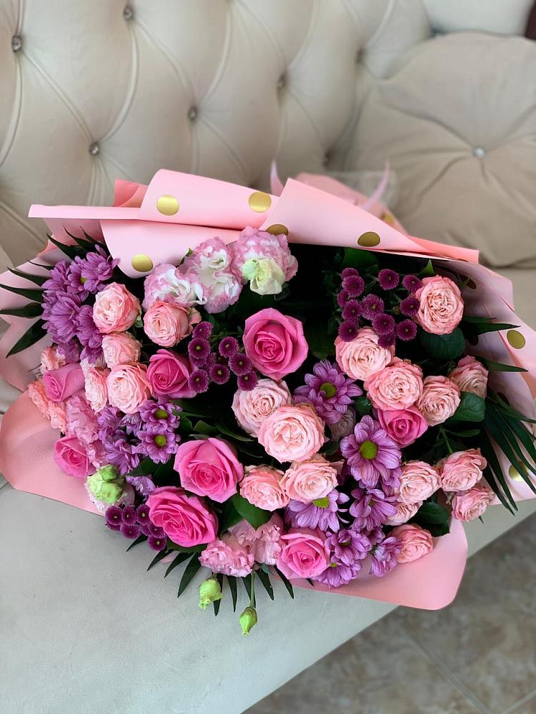 Букет цветов из: Хризантемы, Розы и Лизиантусы в Пседахе