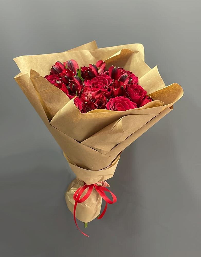 Букет цветов из: Альстромерии и Розы в Пседахе