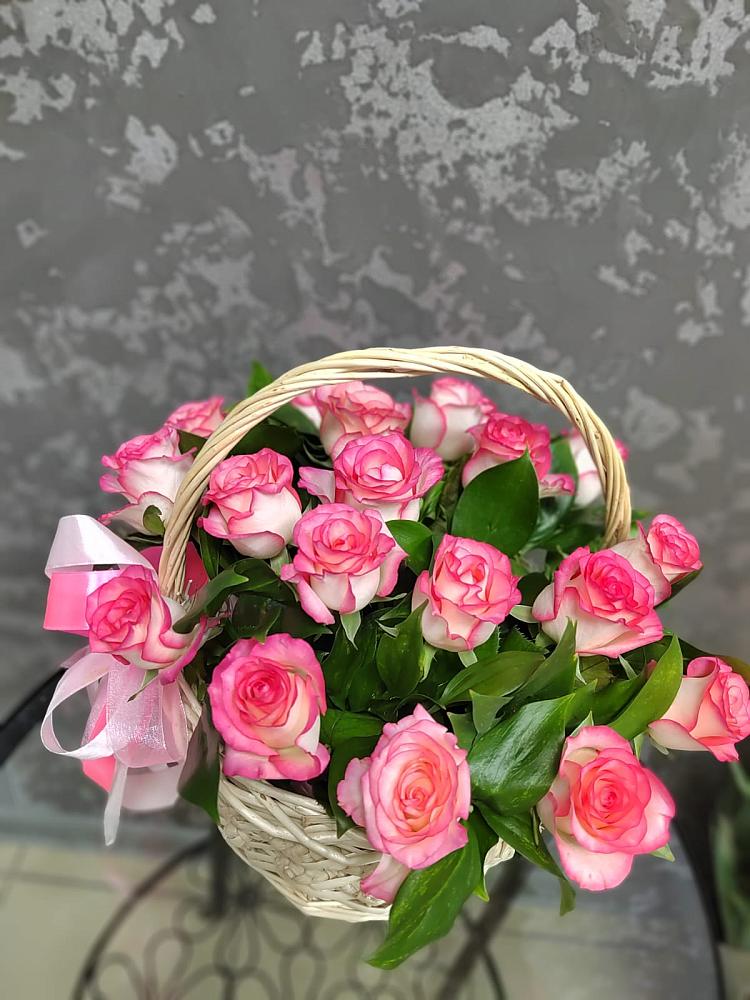 Цветочная композиция из Розы в корзине в Пседахе