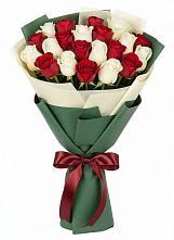 Букет Микс из красных и белых роз в Пседахе