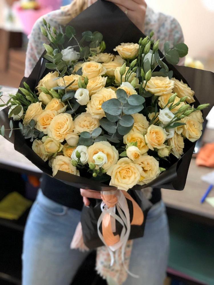 Букет цветов из: Розы и Лизиантусы в Пседахе