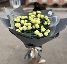 Букет Белые кустовые розы Солинеро в Пседахе