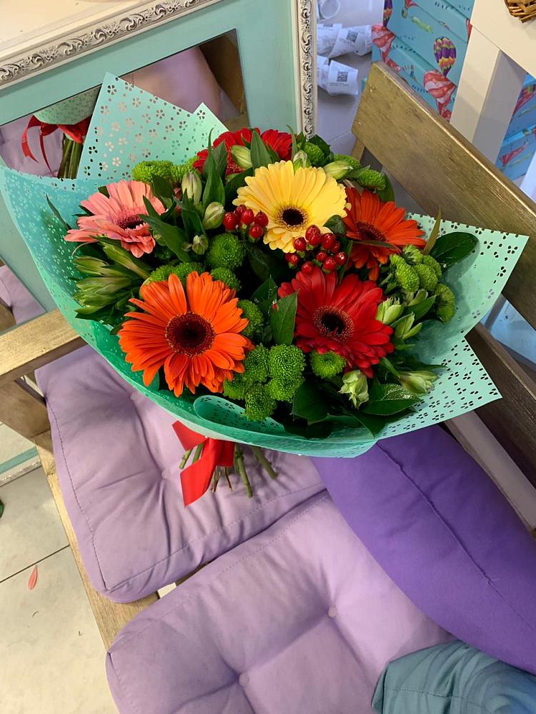 Букет цветов из: Герберы, Хризантемы и Альстромерии в Пседахе