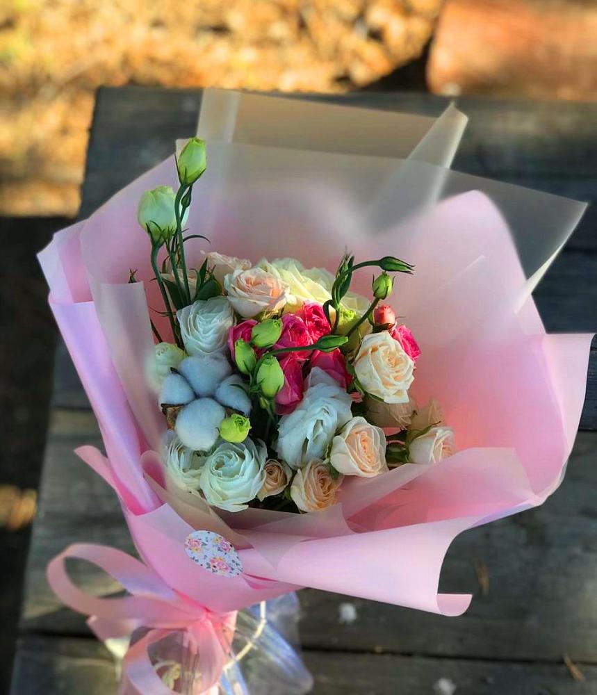 Букет цветов из: Розы и Лизиантусы в Пседахе