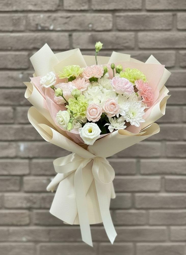 Букет цветов из: Гвоздики, Розы, Лизиантусы и Хризантемы в Пседахе