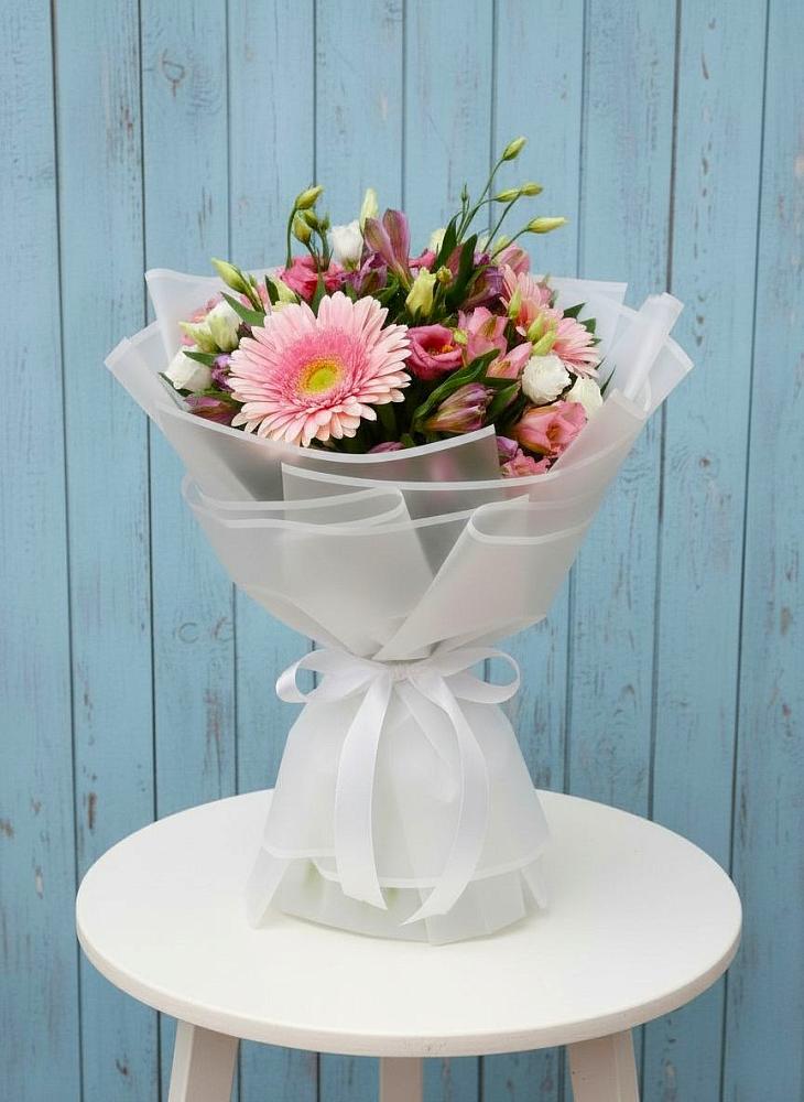 Букет цветов из: Герберы, Альстромерии и Лизиантусы в Пседахе