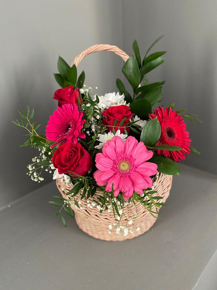 Цветочная композиция из Розы, Хризантемы и Герберы в корзине в Пседахе