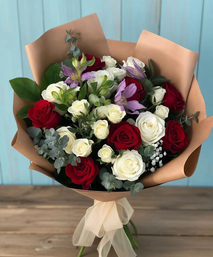 Букет цветов из: Розы и Альстромерии в Пседахе
